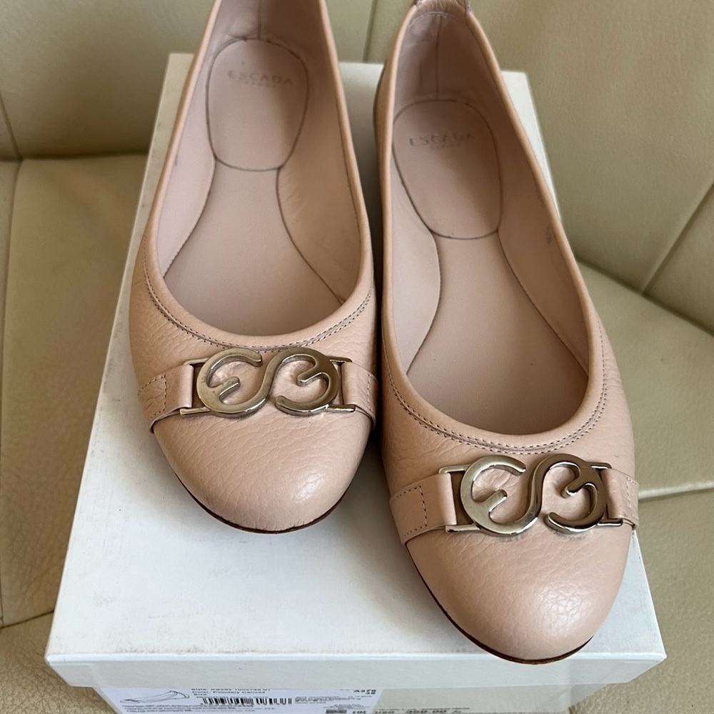 Escada Leather Flats Minimalist Design